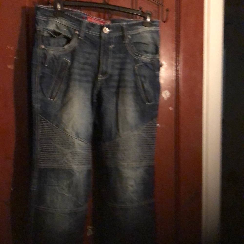 Men blue stonewashed jeans